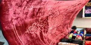 پتو تک رنگ گل برجسته | قیمت خرید عمده پتو نسیم